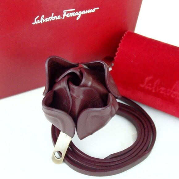 Authentic Salvatore Ferragamo Flower motif belt leather/metal [Used] - Picture 1 of 6